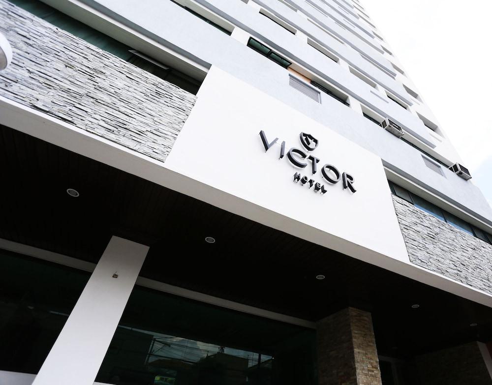 The Victor Hotel Makati City Exterior photo