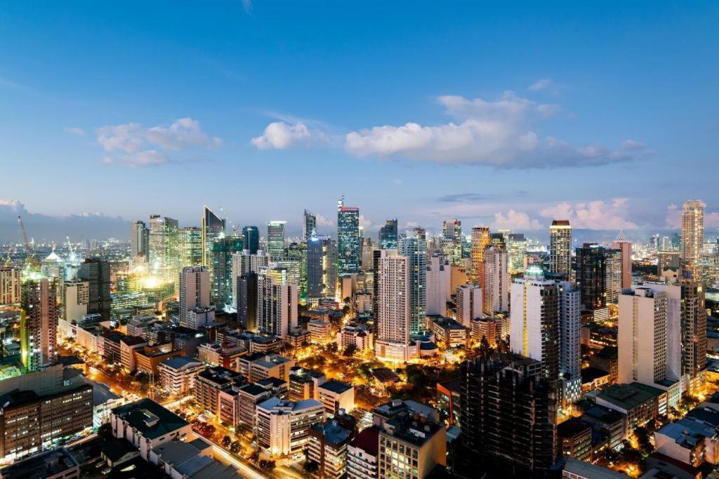The Victor Hotel Makati City Exterior photo