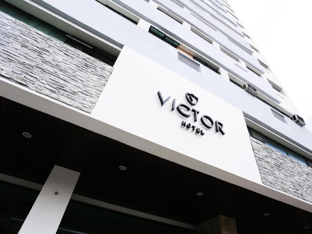 The Victor Hotel Makati City Exterior photo