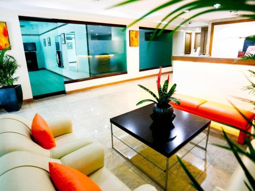 The Victor Hotel Makati City Exterior photo
